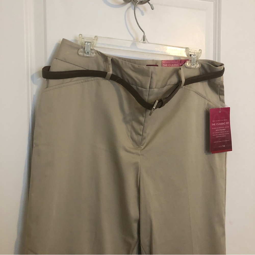Womens NWT Khaki Capris size 14